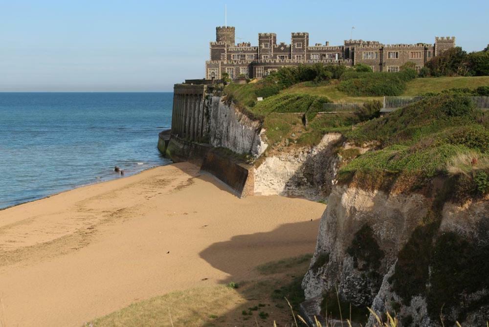 Picturesque Seaside Cottage Next To Viking Bay - Broadstairs Bagian luar foto